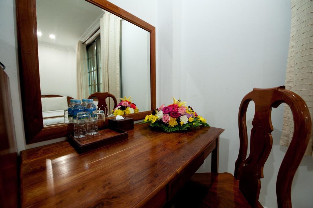 Wei Si Deng Hotel & Restaurant Phnom Penh Exterior photo