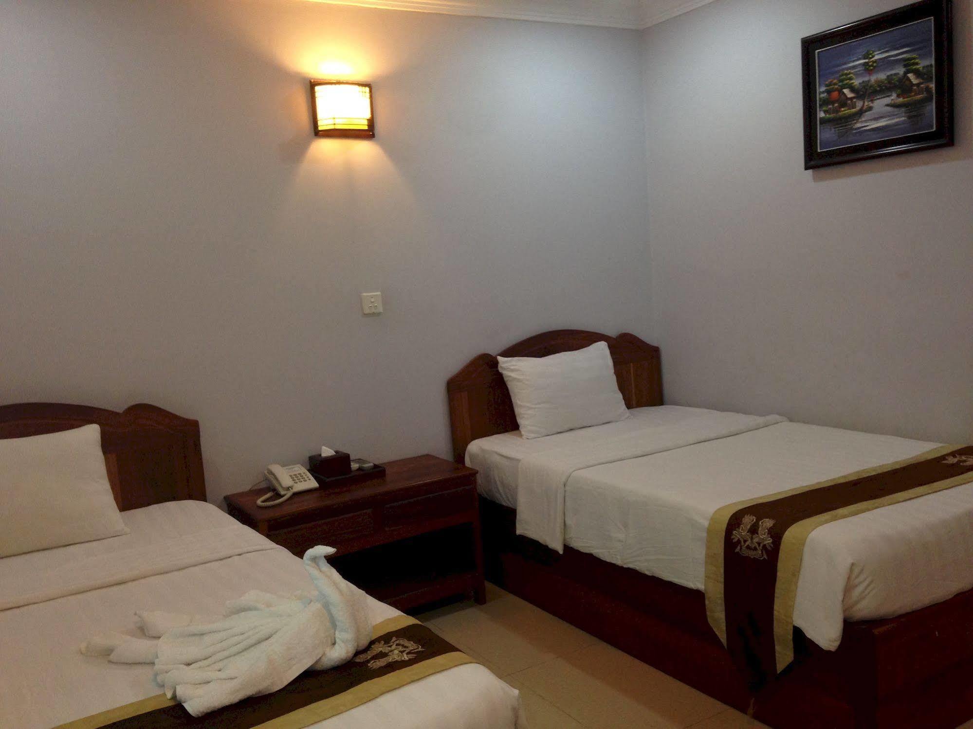 Wei Si Deng Hotel & Restaurant Phnom Penh Exterior photo