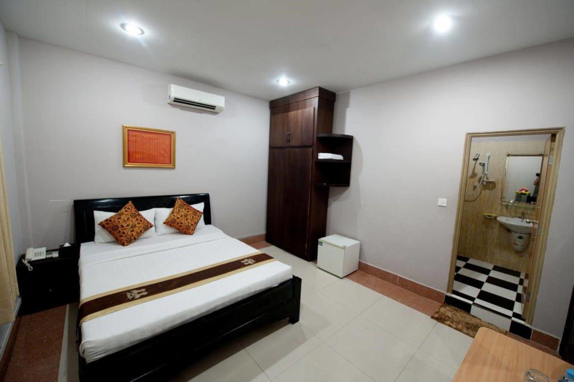 Wei Si Deng Hotel & Restaurant Phnom Penh Exterior photo