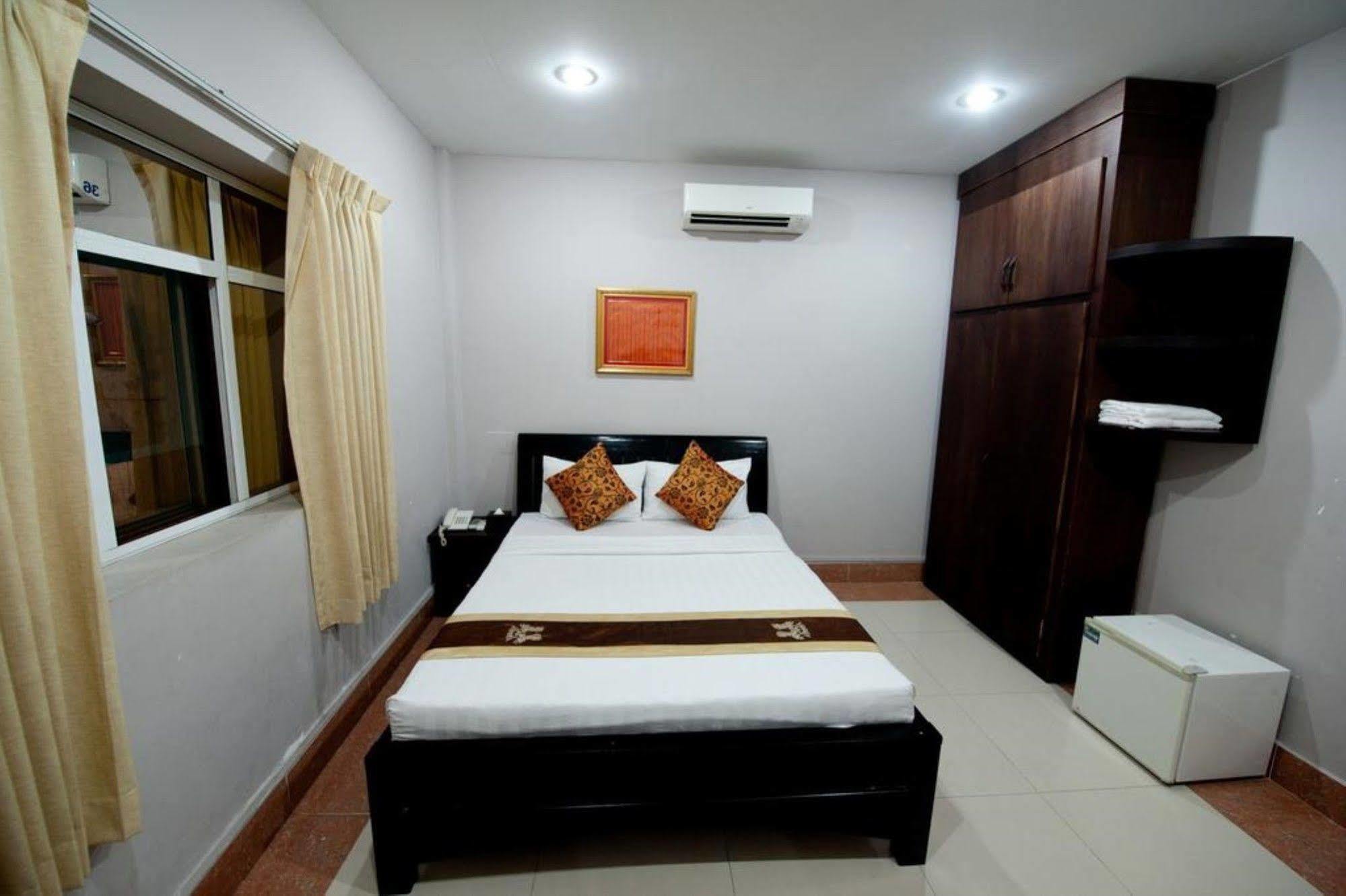 Wei Si Deng Hotel & Restaurant Phnom Penh Exterior photo