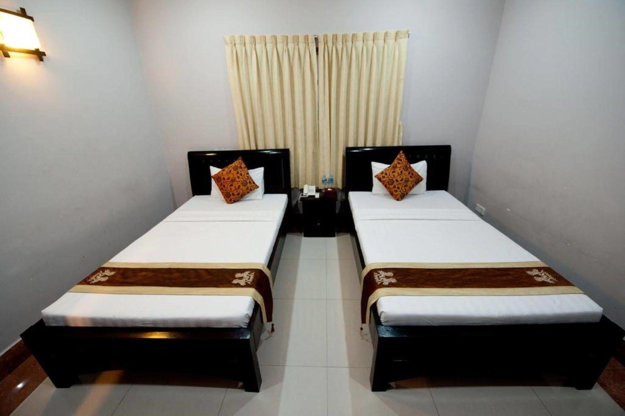 Wei Si Deng Hotel & Restaurant Phnom Penh Exterior photo