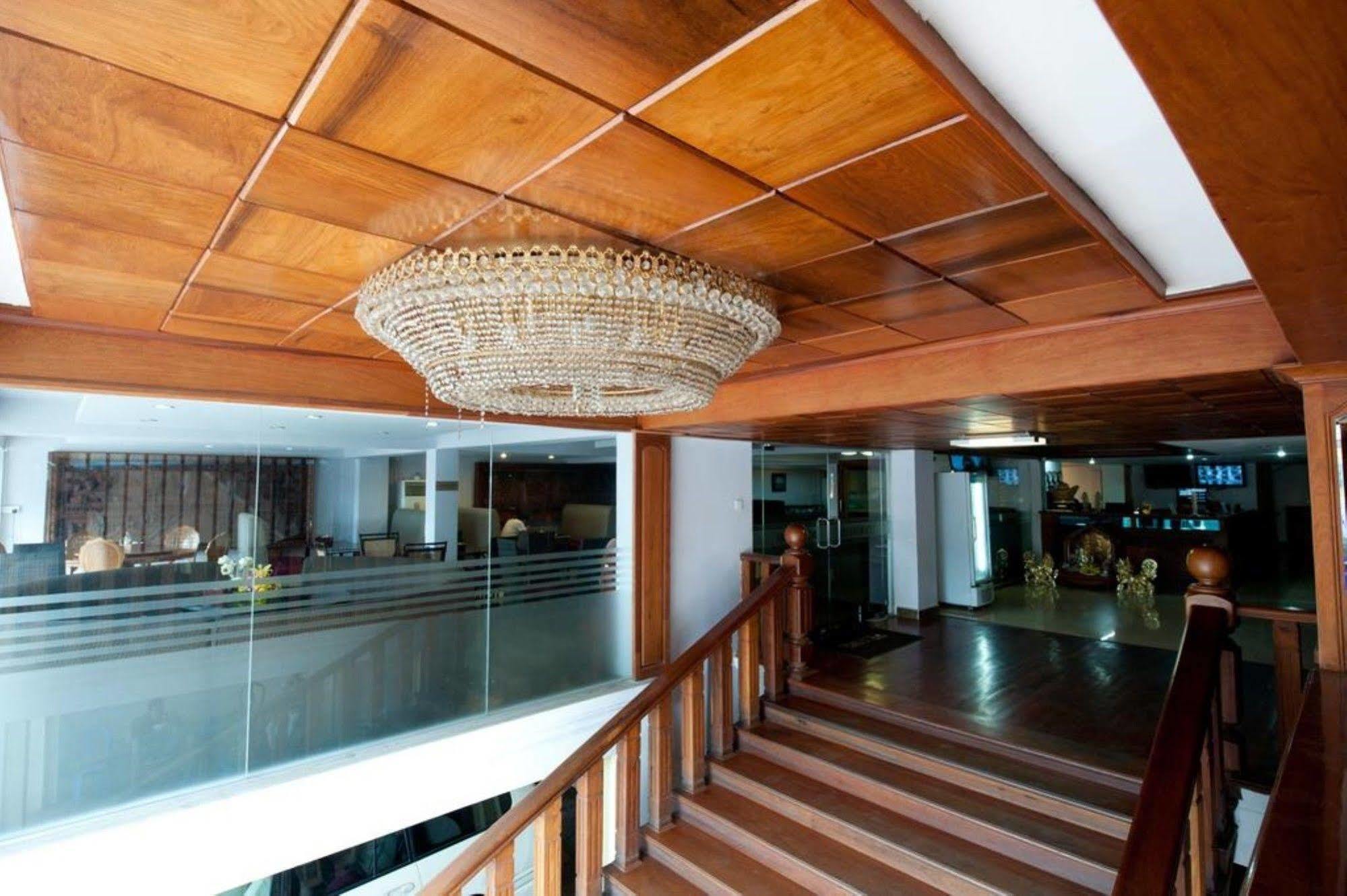 Wei Si Deng Hotel & Restaurant Phnom Penh Exterior photo